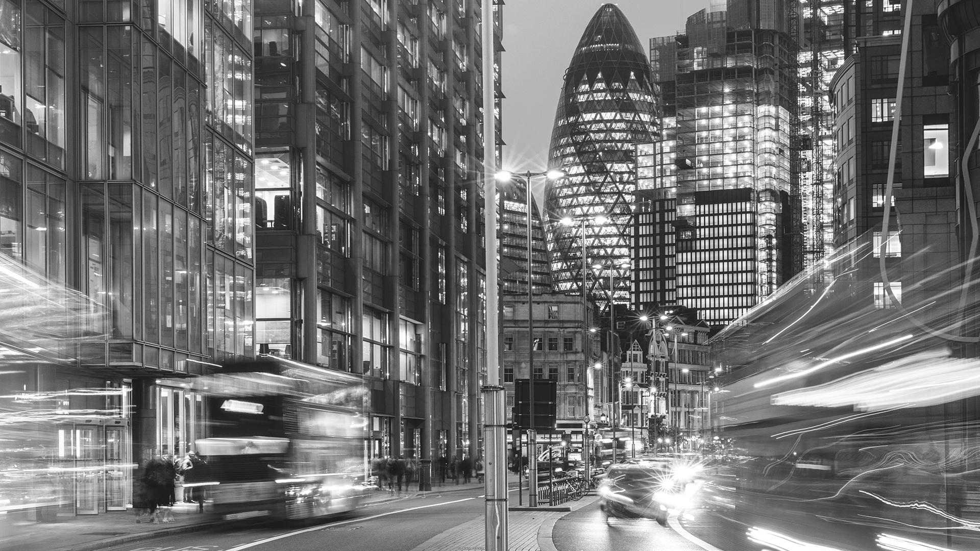 Street scene at St Pauls Cathedral, Southwark, London, England